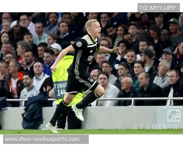 阿贾克斯足球俱乐部的辉煌历史与未来发展展望分析 阿贾克斯足球俱乐部的辉煌历史与未来发展展望分析