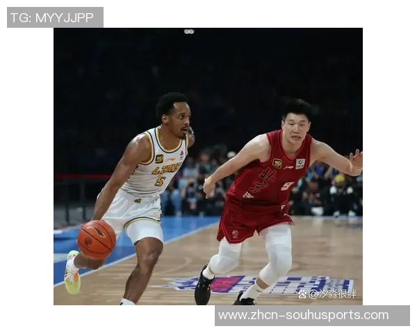 青岛客场大胜广厦总分领先米奇轰下34分10篮板布朗独砍36分